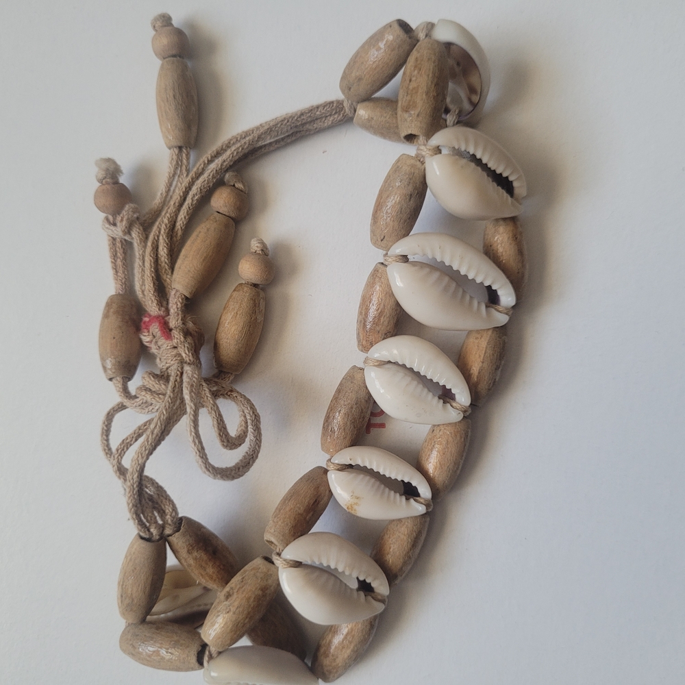 🗽 Vintage Cream and Brown Shell Bracelet